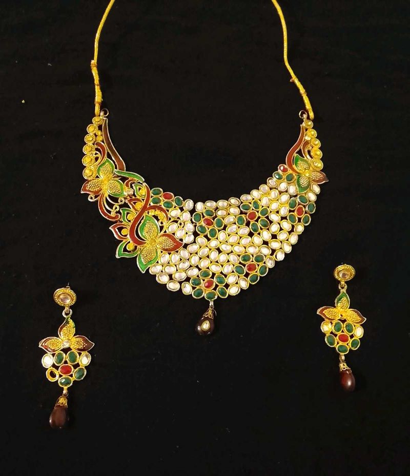 Exquisite Kundan Necklace &amp; Earring Set