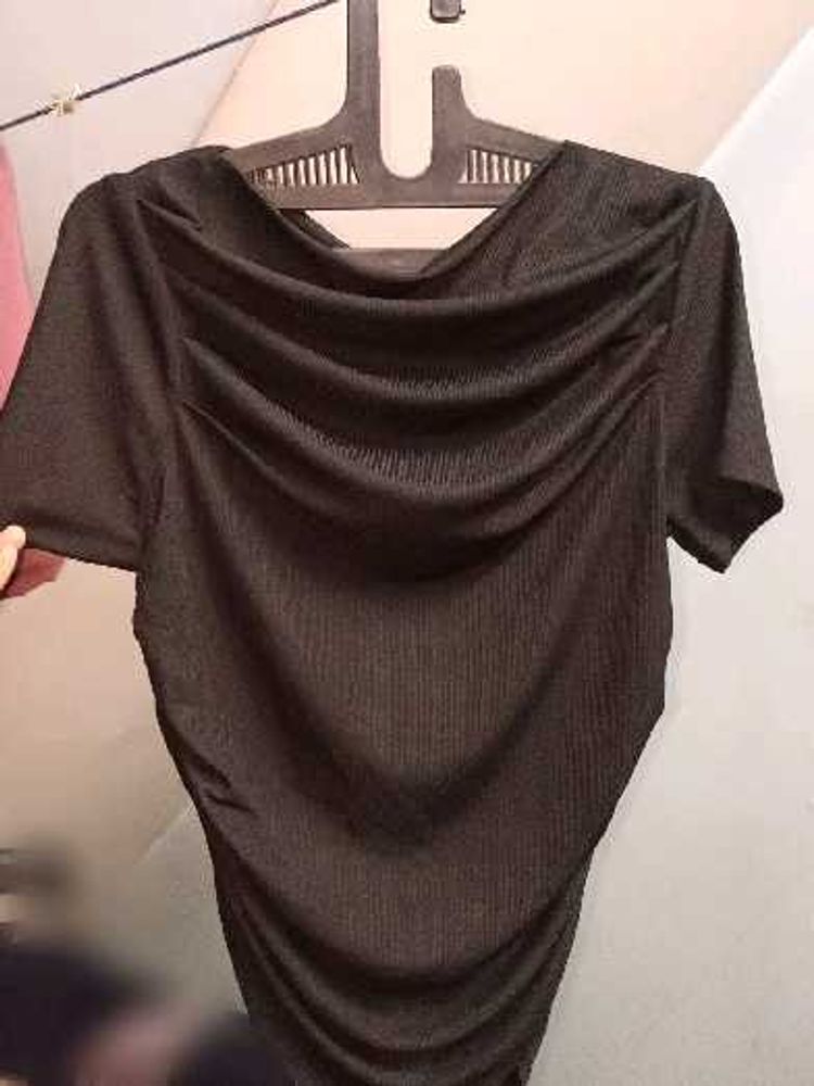 Chic Ruched Black Top