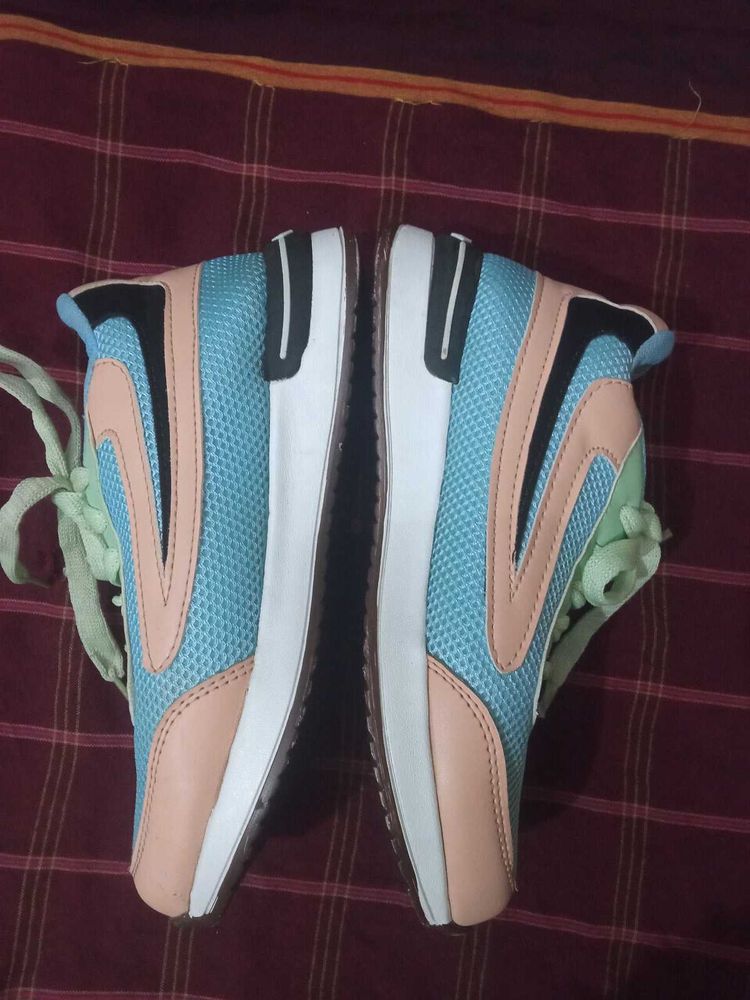Stylish Colorblock Sneakers