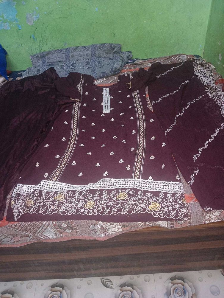 free delivery Maroon Kurta Set with Embroidery