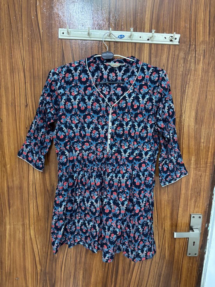 a short multicolour dress