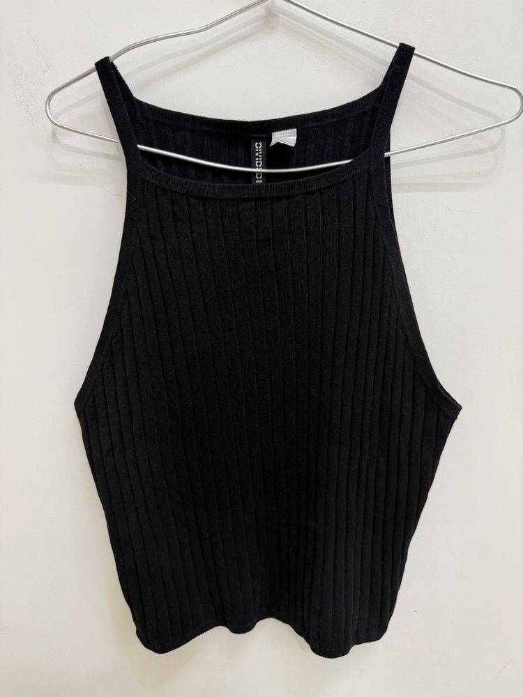H&amp;M Ribbed Black Tank Top