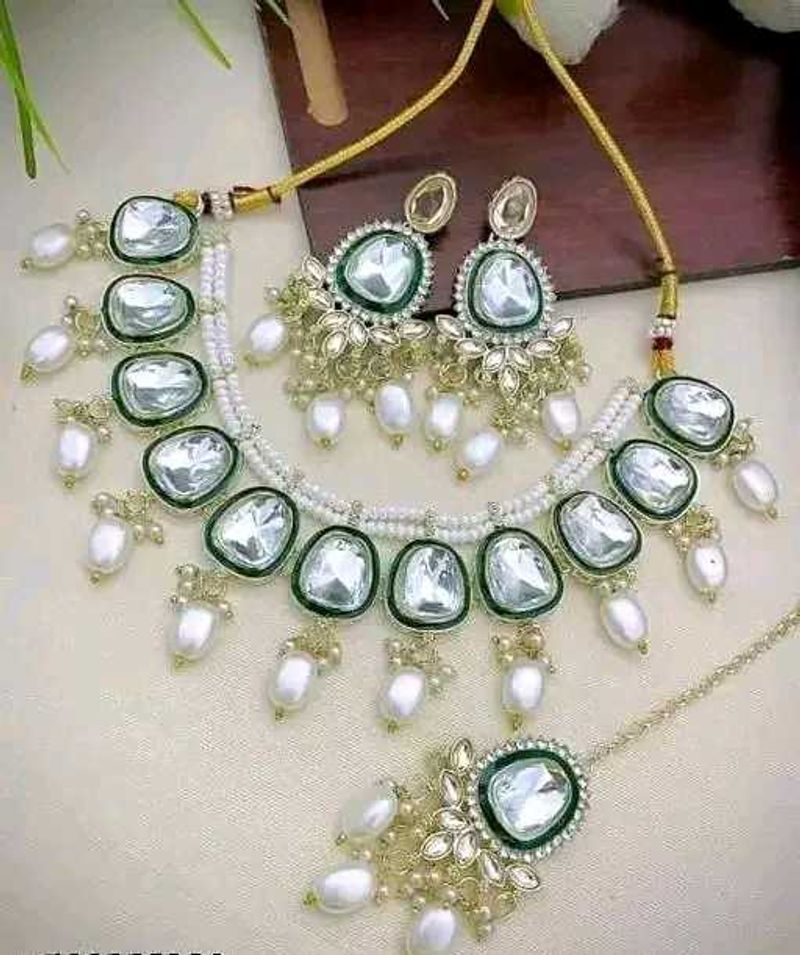 Elegant Jewellery Set With best quality...