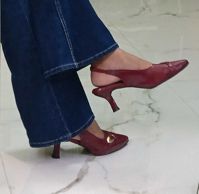 Chic Burgundy Slingback Heels
