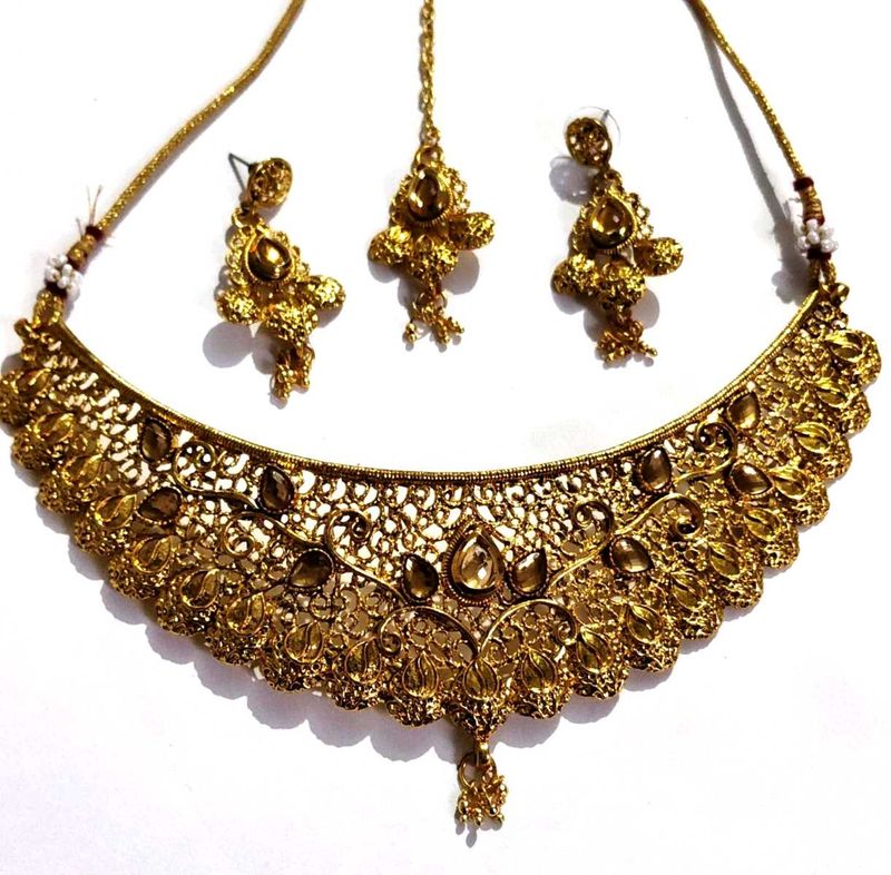 Golden Ethnic Necklace Set with Earrings &amp; Tikka