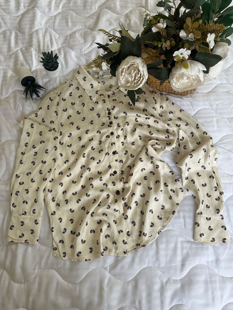 Chic Cream Floral Print Button-Up Shirt