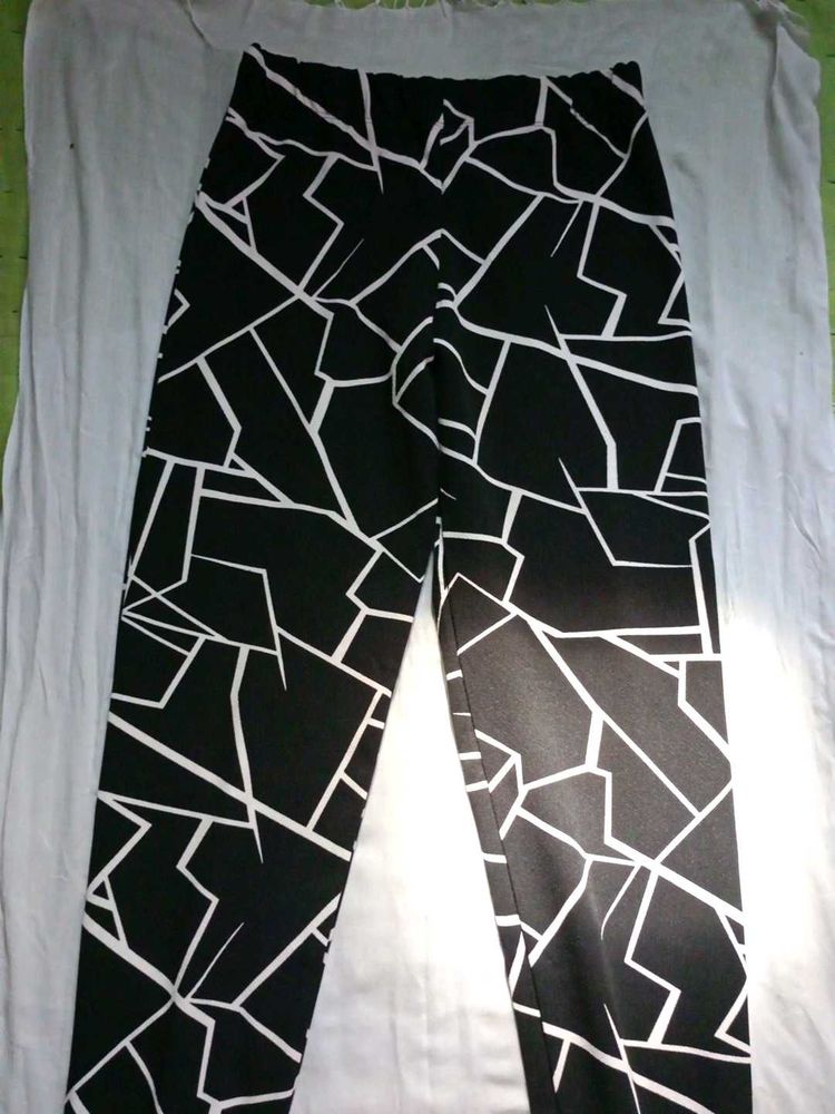 Geometric Print Black Leggings