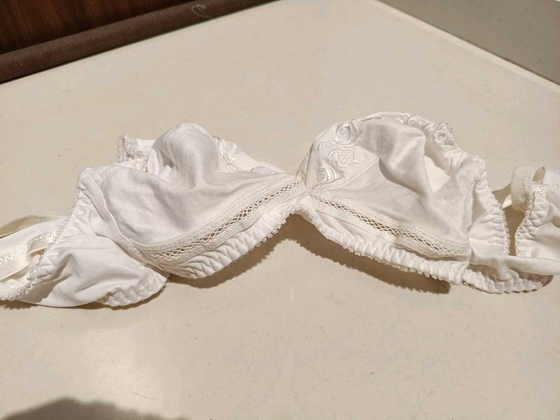 lovable 36b bra Elegant White with Delicate E
