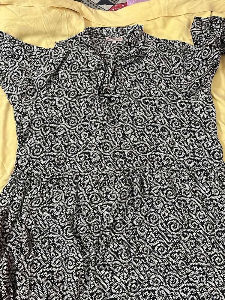 Stylish Black &amp; White Printed Kurta