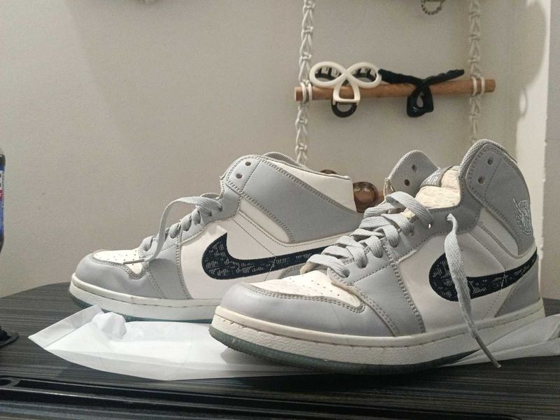 Unisex Air Jordan 1 Mid Sneakers