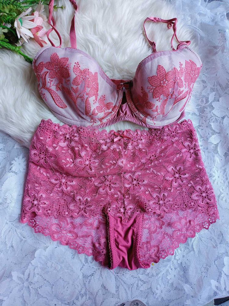 Lace Bra and Panty Set