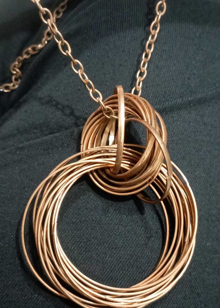 Gold Tone Linked Circle Pendant Necklace