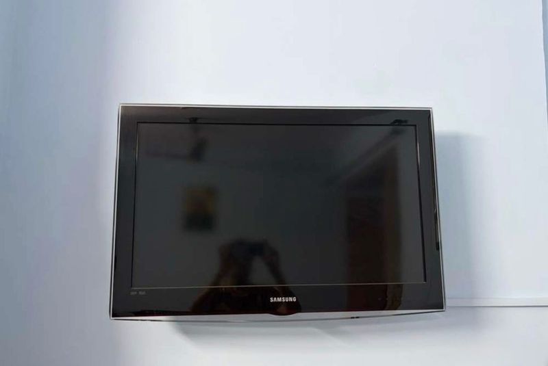 Samsung 32 inch LCD TV
