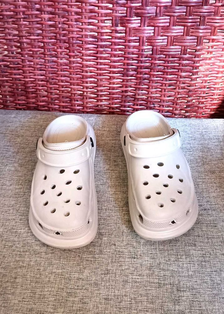 Comfortable off White Clogs
