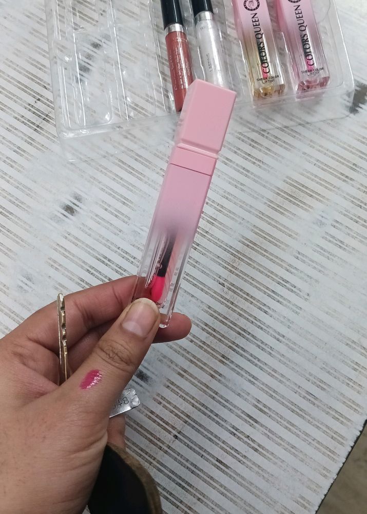 I Am Selling Lip Gloss , Color Queen 4ml