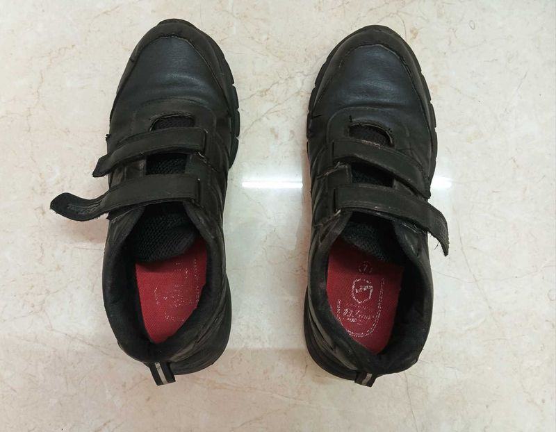 BLACK SCHOOL SHOES