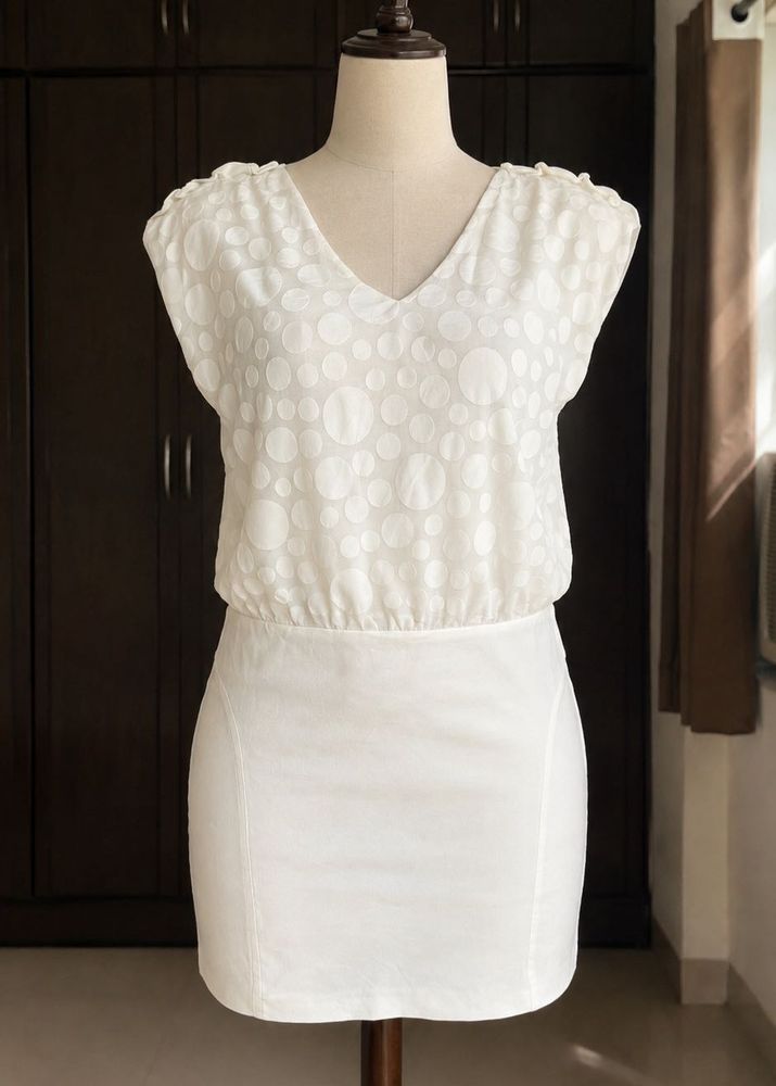 Chic White Textured V-Neck Dress