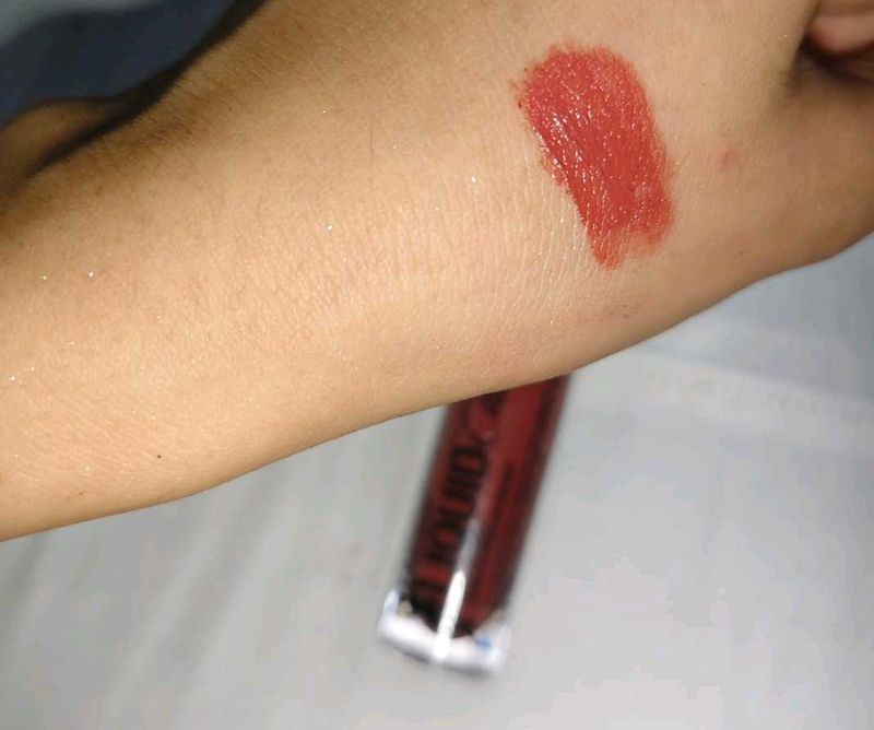 Vibrant Liquid Lipstick Swatch
