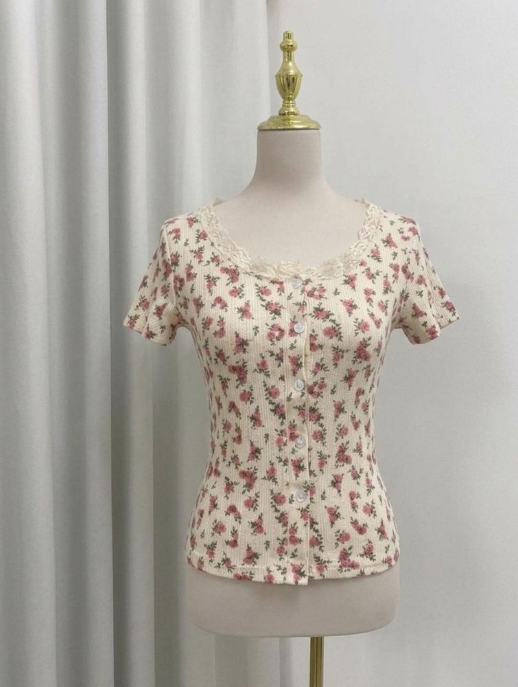 Vintage Floral Button-Up Top