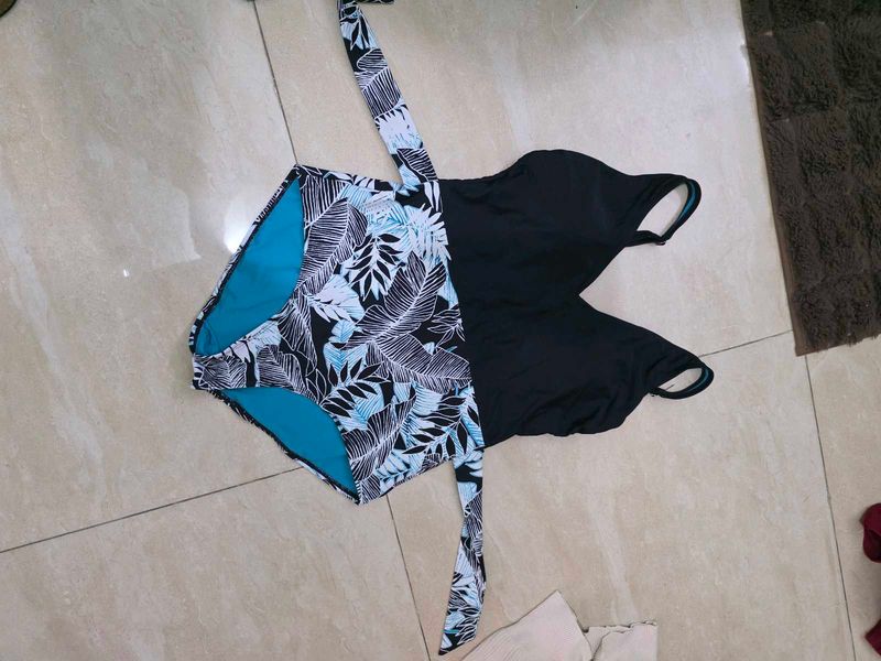 Stylish Tropical Print One-Piece Swimsuit