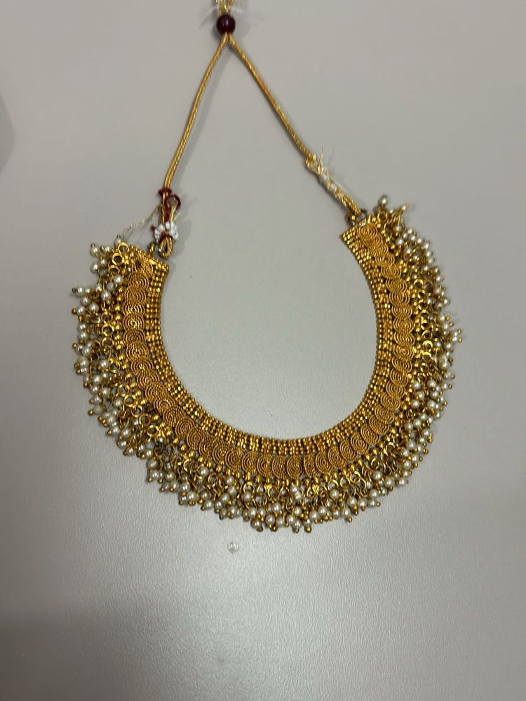 Elegant Gold Necklace with Pearls
