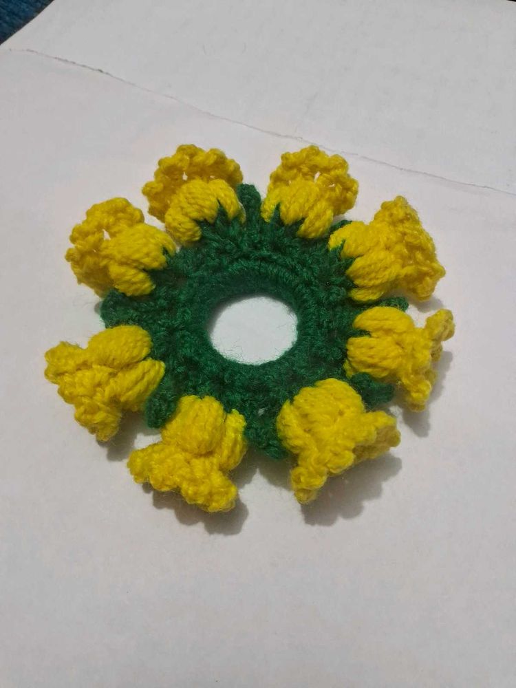 Handmade Crochet Flower Scrunchie🌸