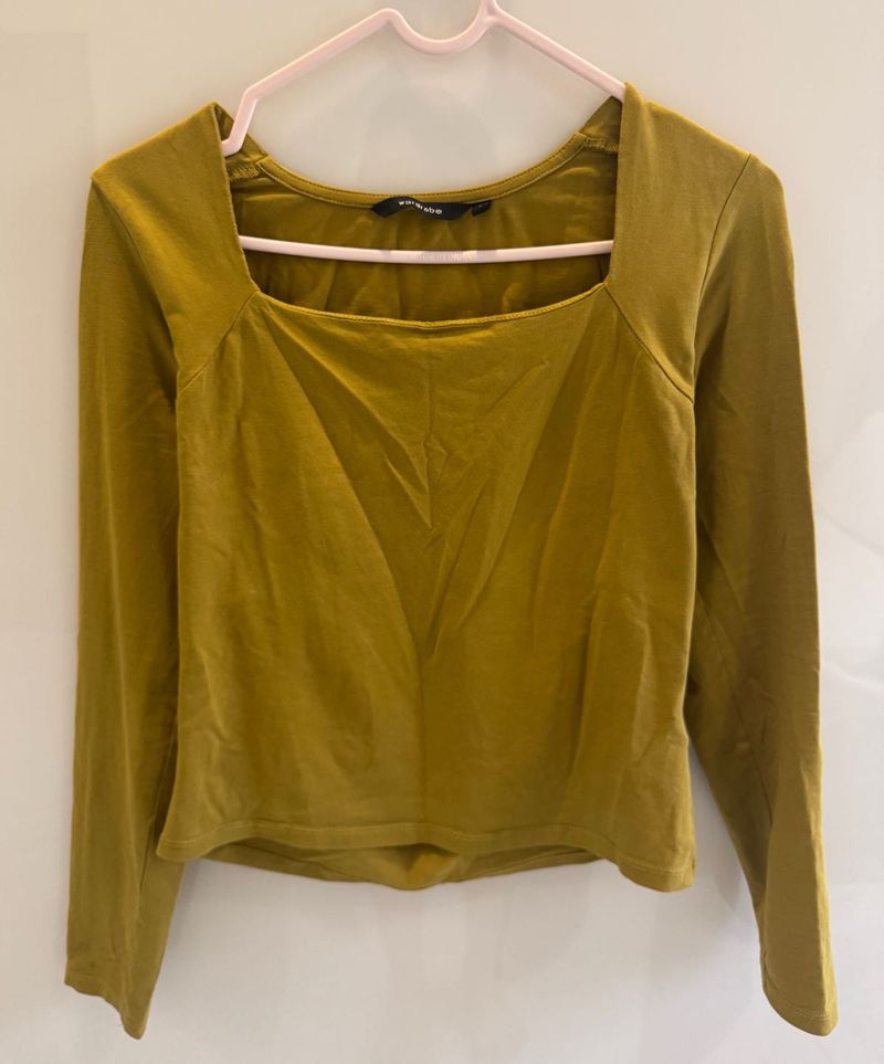 PRICE DROP Mustard full sleeve top