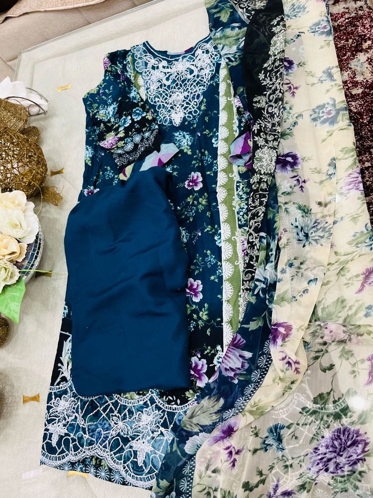 Beautiful Floral Print Kurta Set