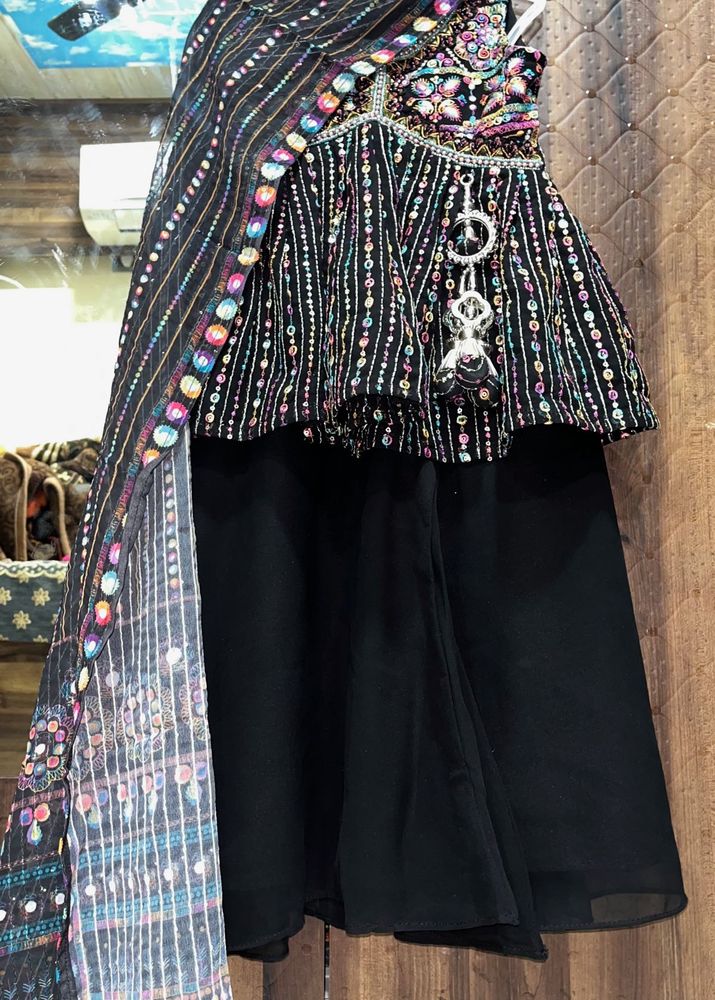 Pakistani  Kurta Set &amp; Dupatta