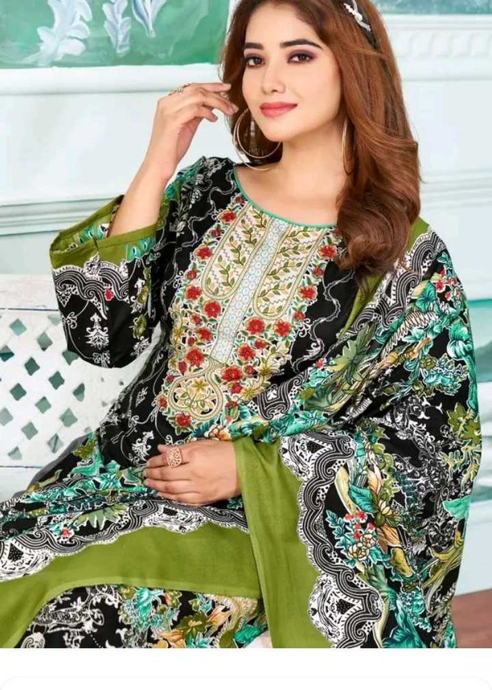 Stylish Printed Pakistani suit