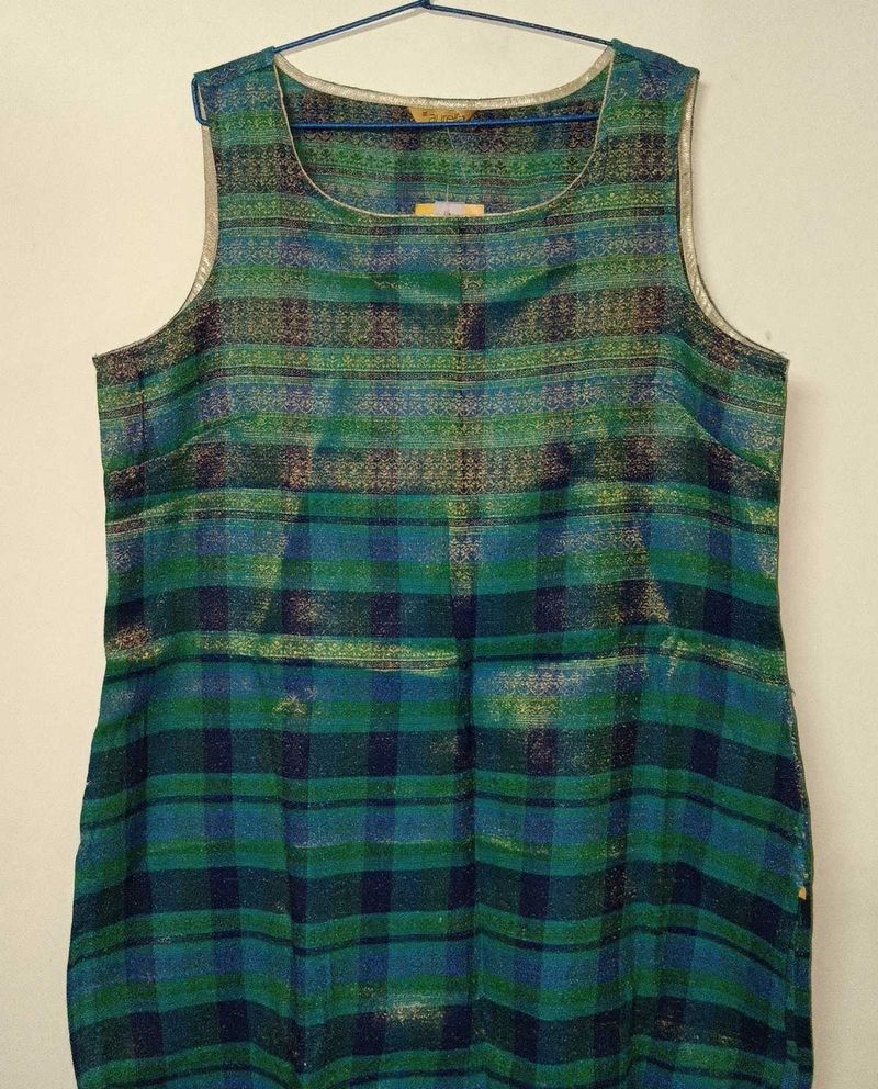 kurta with tag