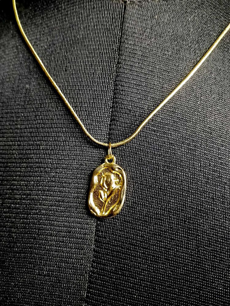 Elegant Gold Tone Rose Pendant Necklace