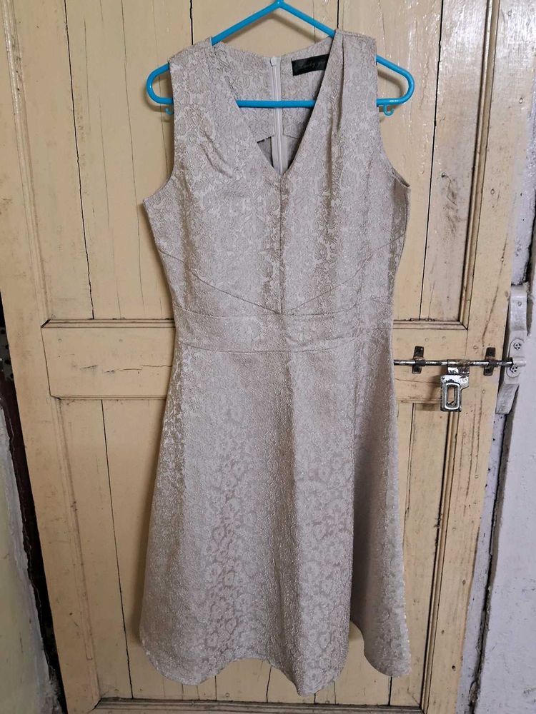 Elegant Textured V-Neck Sleeveless Dress