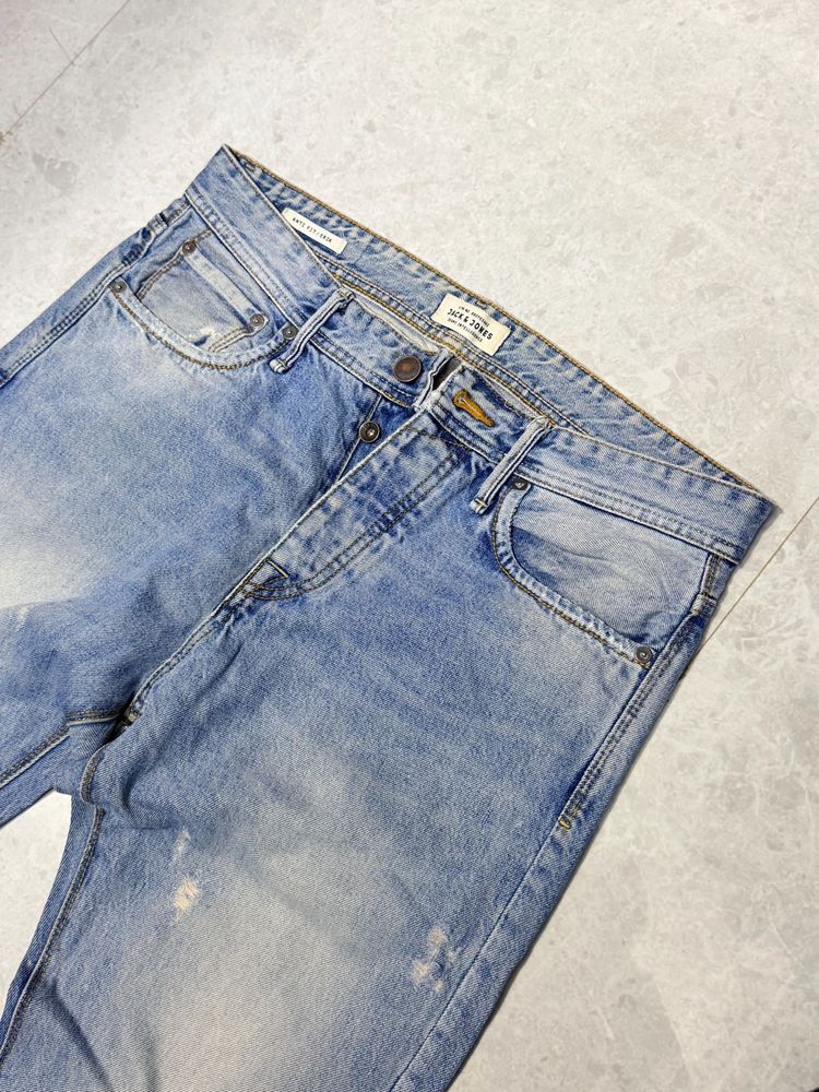 Jack&amp;Jones Light Wash Distressed Jeans