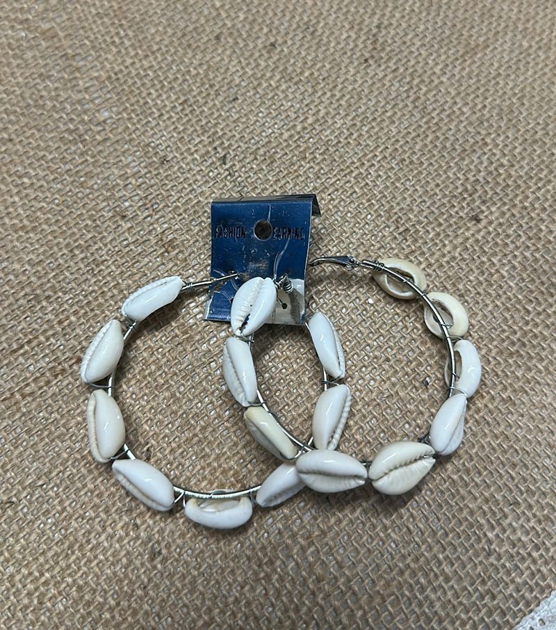 Unused Shell Earings With Freebie