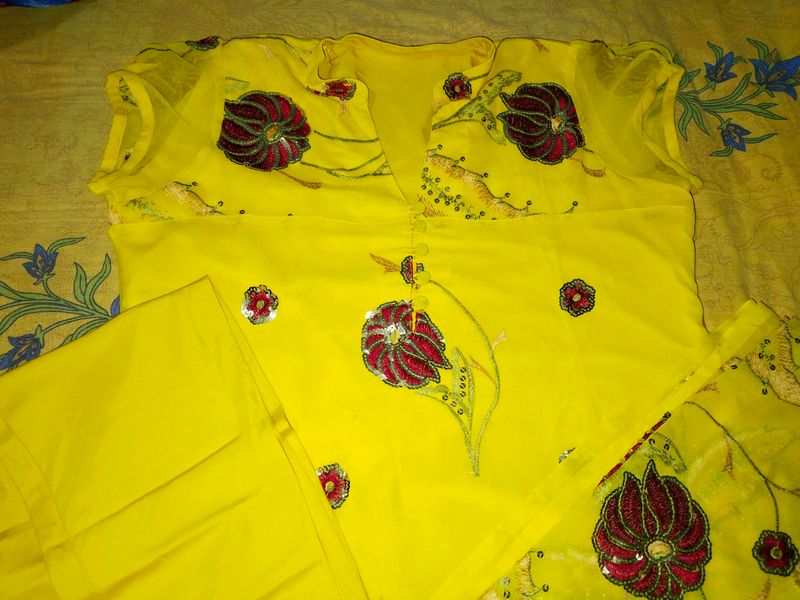 Beautiful Yellow Suit With Flower Design