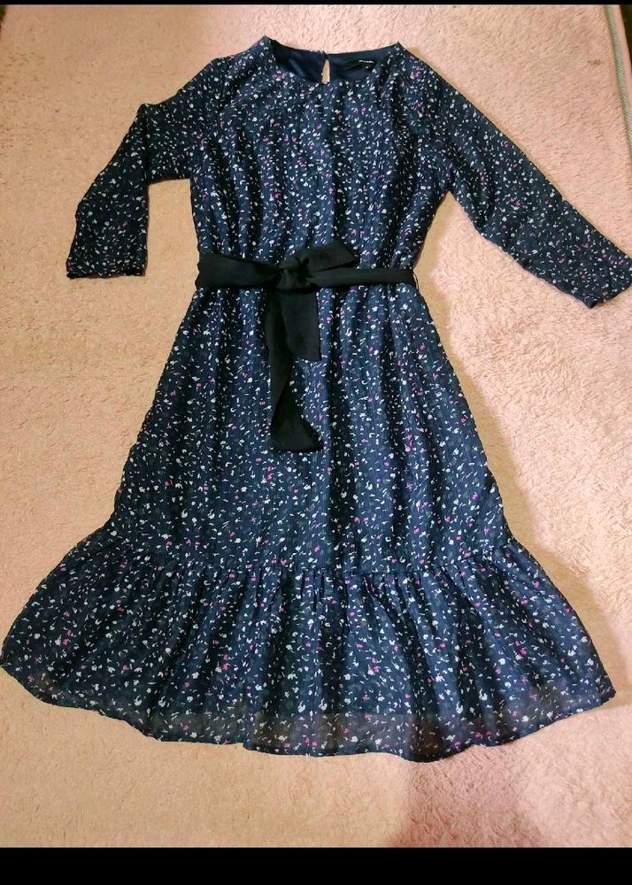 Offer price,Chic Navy Floral Midi Dress