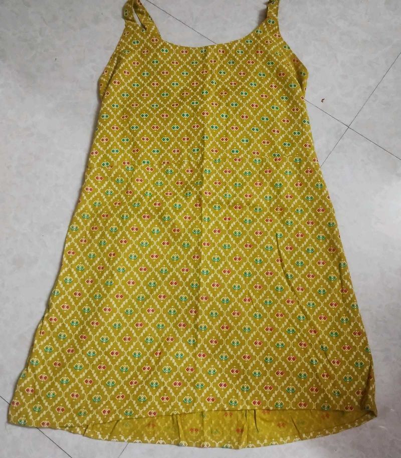 ethnic topThis top is new, I haven't worn it even
