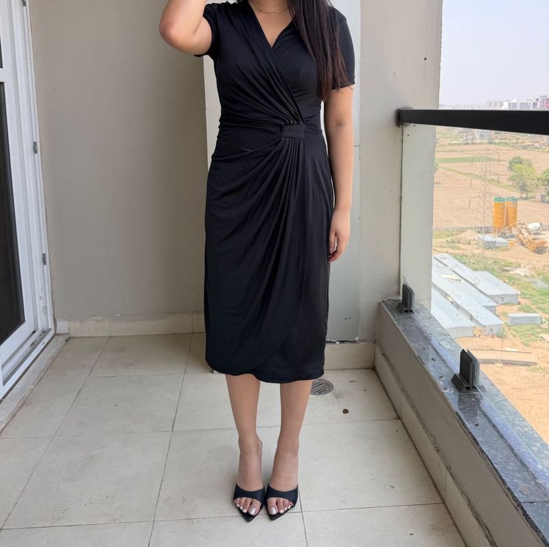 Chic Black Short Sleeve Midi Dress