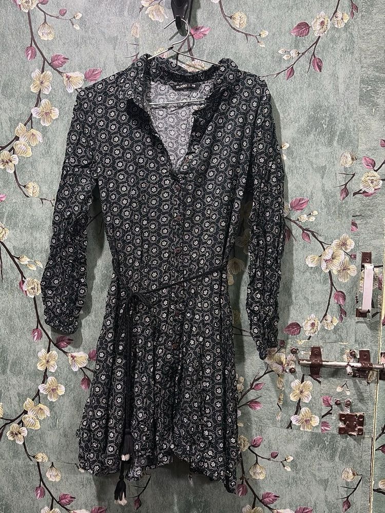 Chic Printed Button-Down Dress with Belt