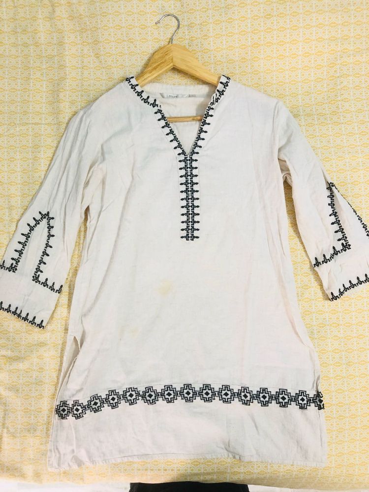 Max White Embroidered Tunic Top