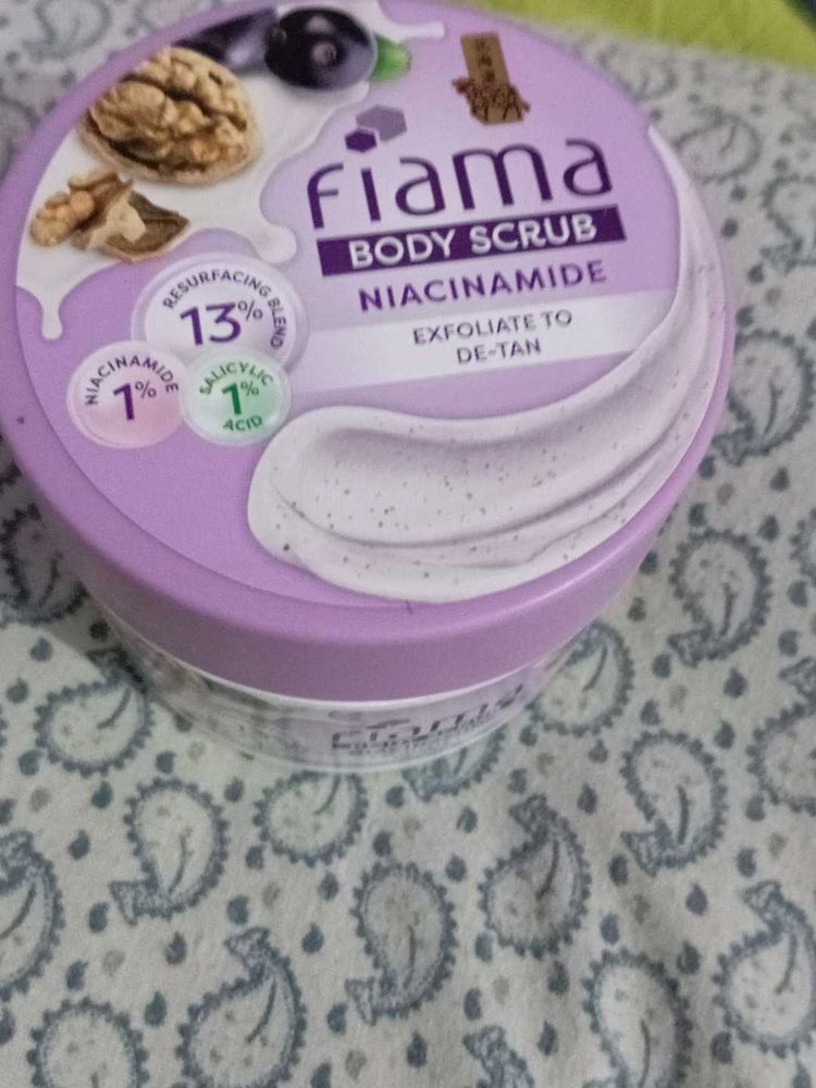 fiama body scrub