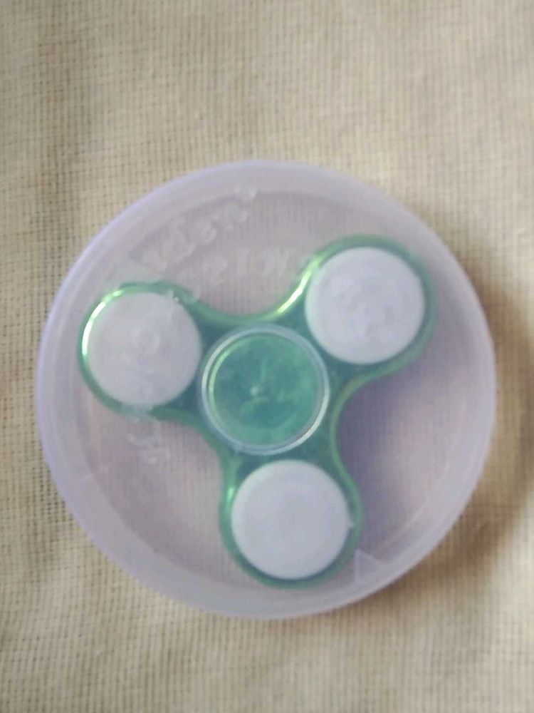 Cool Green &amp; White Spinner Toy