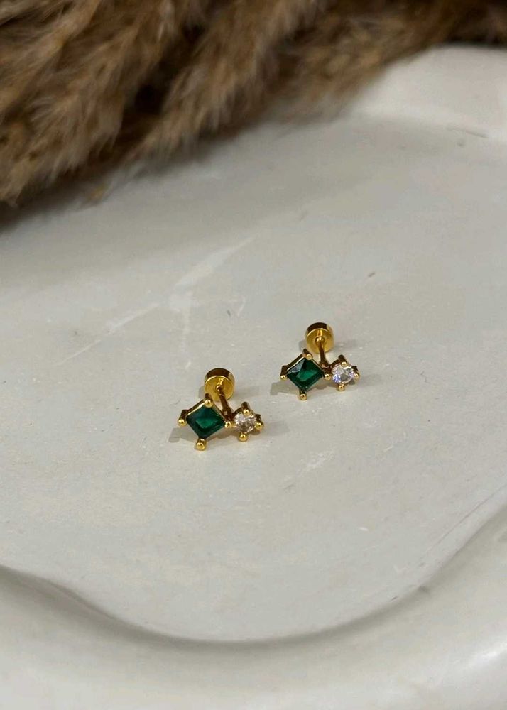 Elegant Emerald &amp; Crystal Stud Earrings