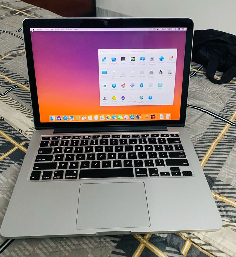 Apple MacBook Pro Laptop