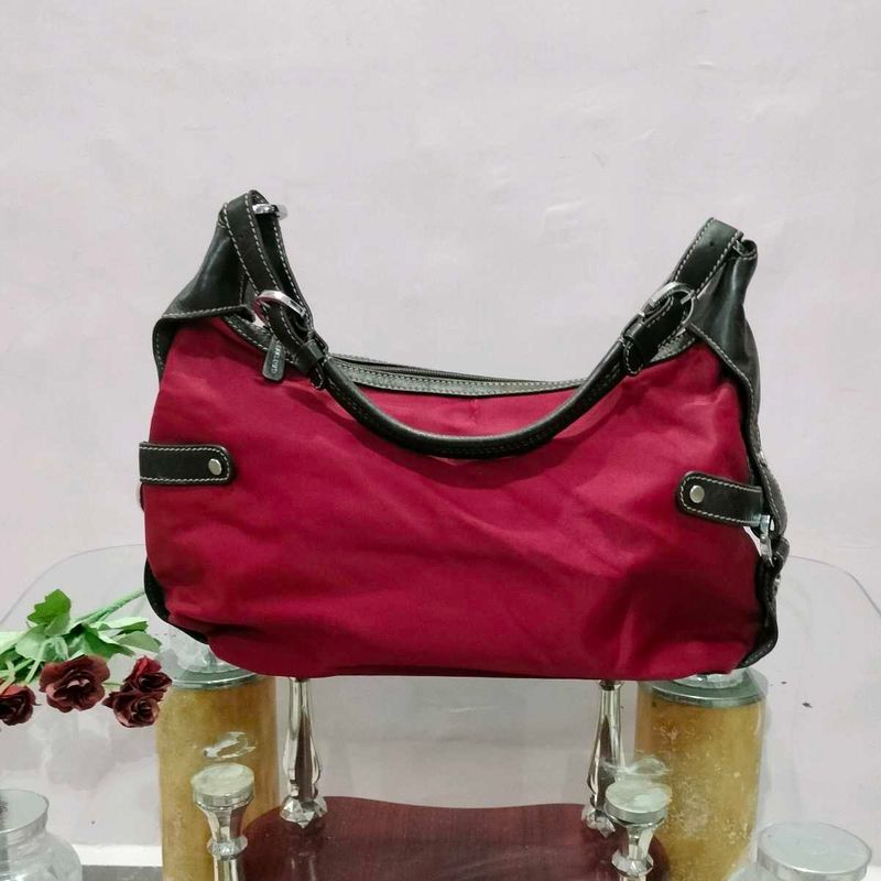 Chic Red &amp; Black Shoulder Bag