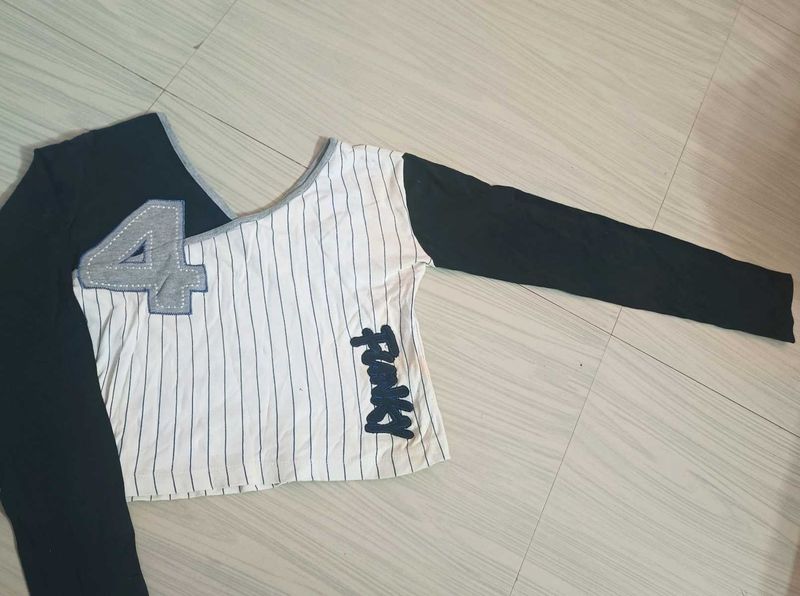 V Neck Full Sleeves Crop T-shirt