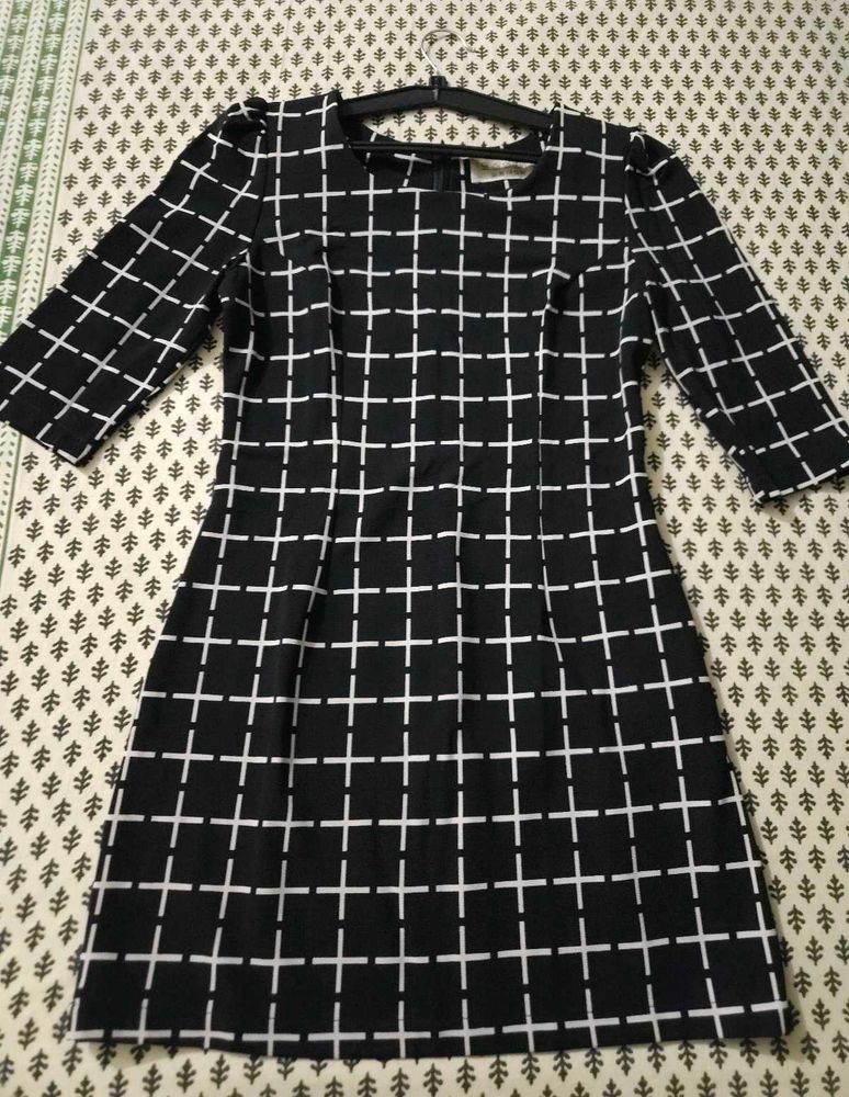 🖤 Checked bodycon mini dress! 👗