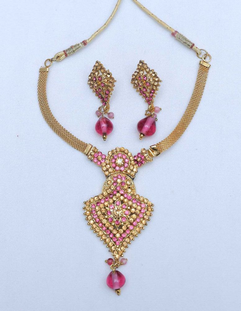 Gold &amp; Pink Kundan Necklace Set