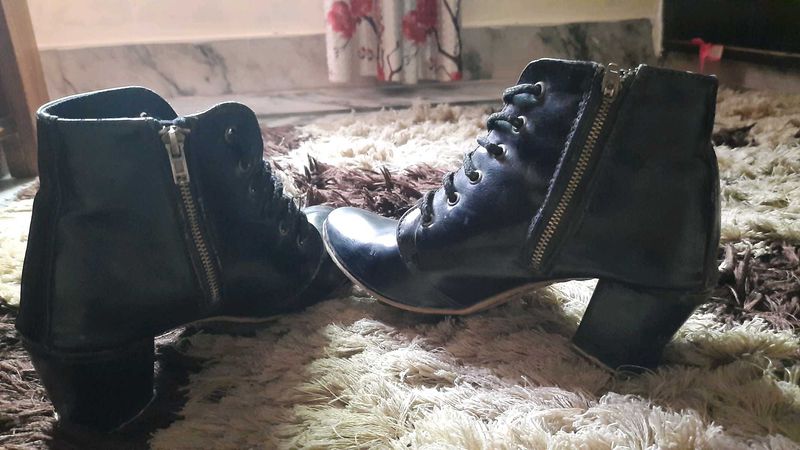 Chic Black Lace-Up Ankle Boots